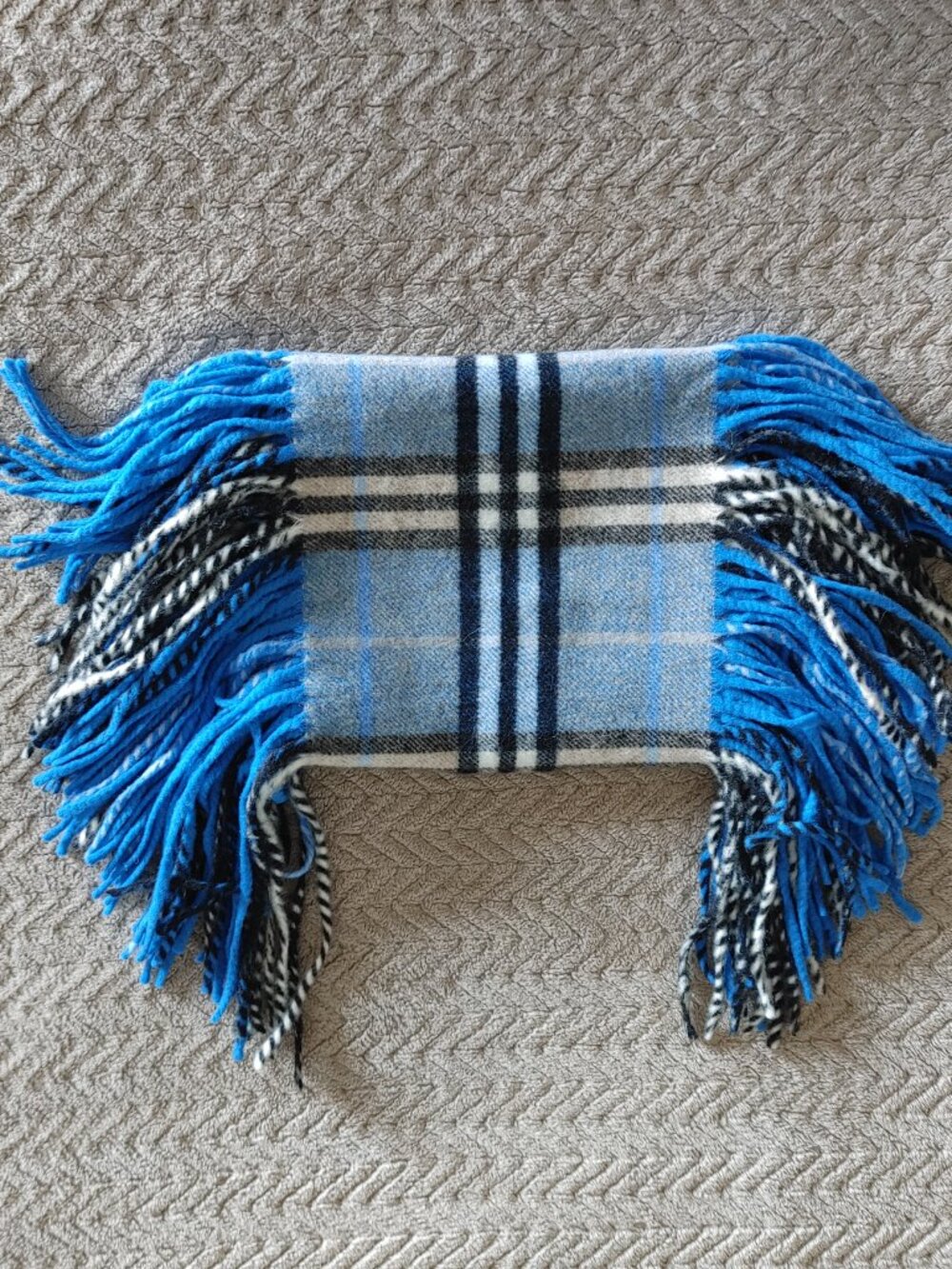 ✨💙Burberry Cashmere Scarf with Double Fringe💙✨ - Picture 9 of 16